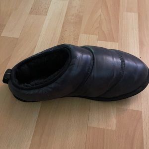 Sorel slippers, new w/o tags